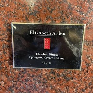 Brand new un-opened Elizabeth Arden Flawless Finish Sponge-on Makeup